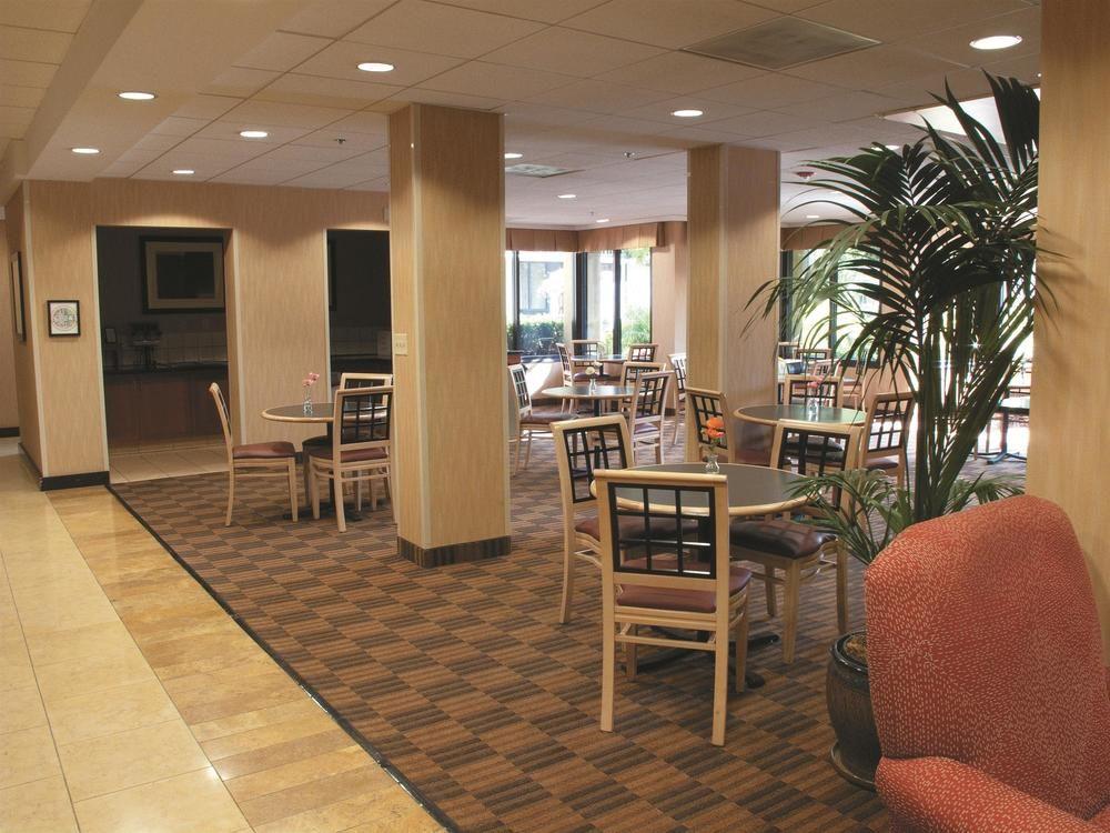 La Quinta By Wyndham Thousand Oaks-Newbury Park Exterior photo