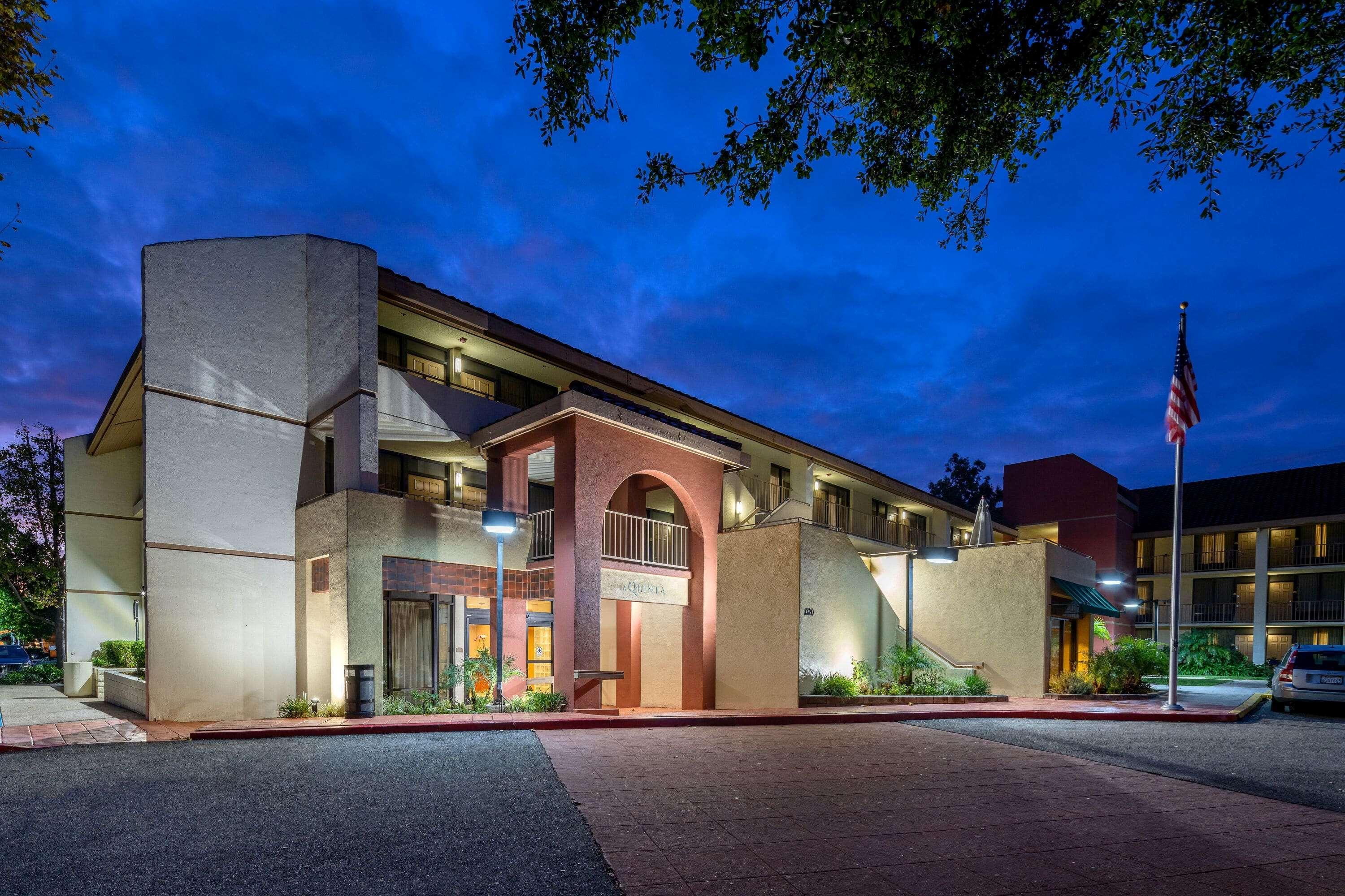 La Quinta By Wyndham Thousand Oaks-Newbury Park Hotel Exterior photo