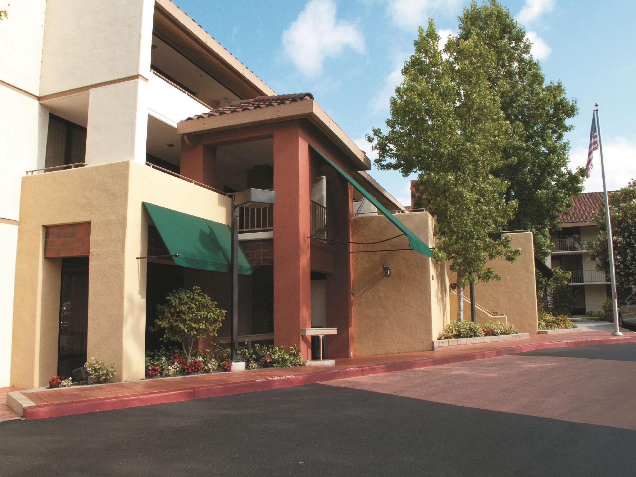 La Quinta By Wyndham Thousand Oaks-Newbury Park Exterior photo