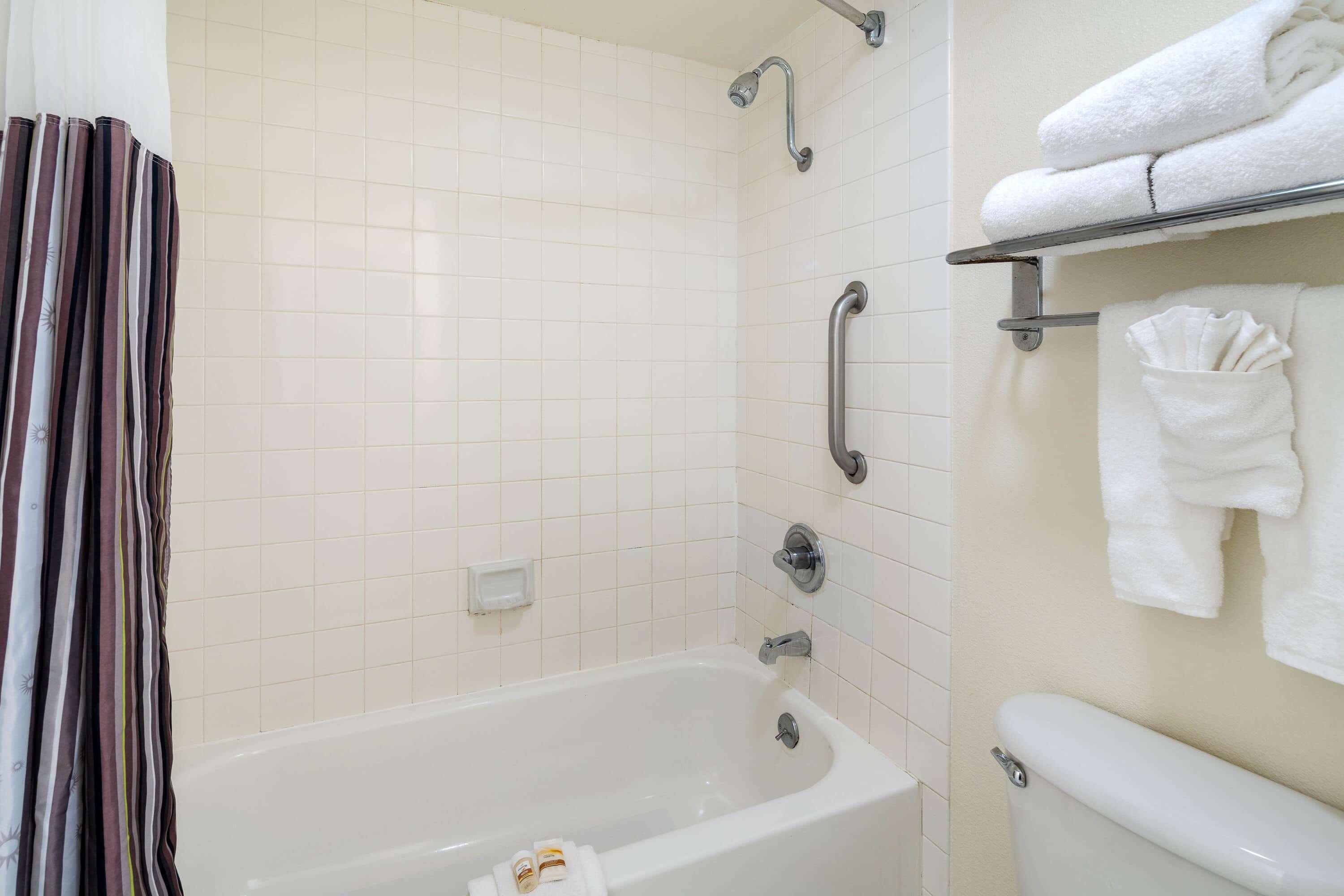 La Quinta By Wyndham Thousand Oaks-Newbury Park Exterior photo