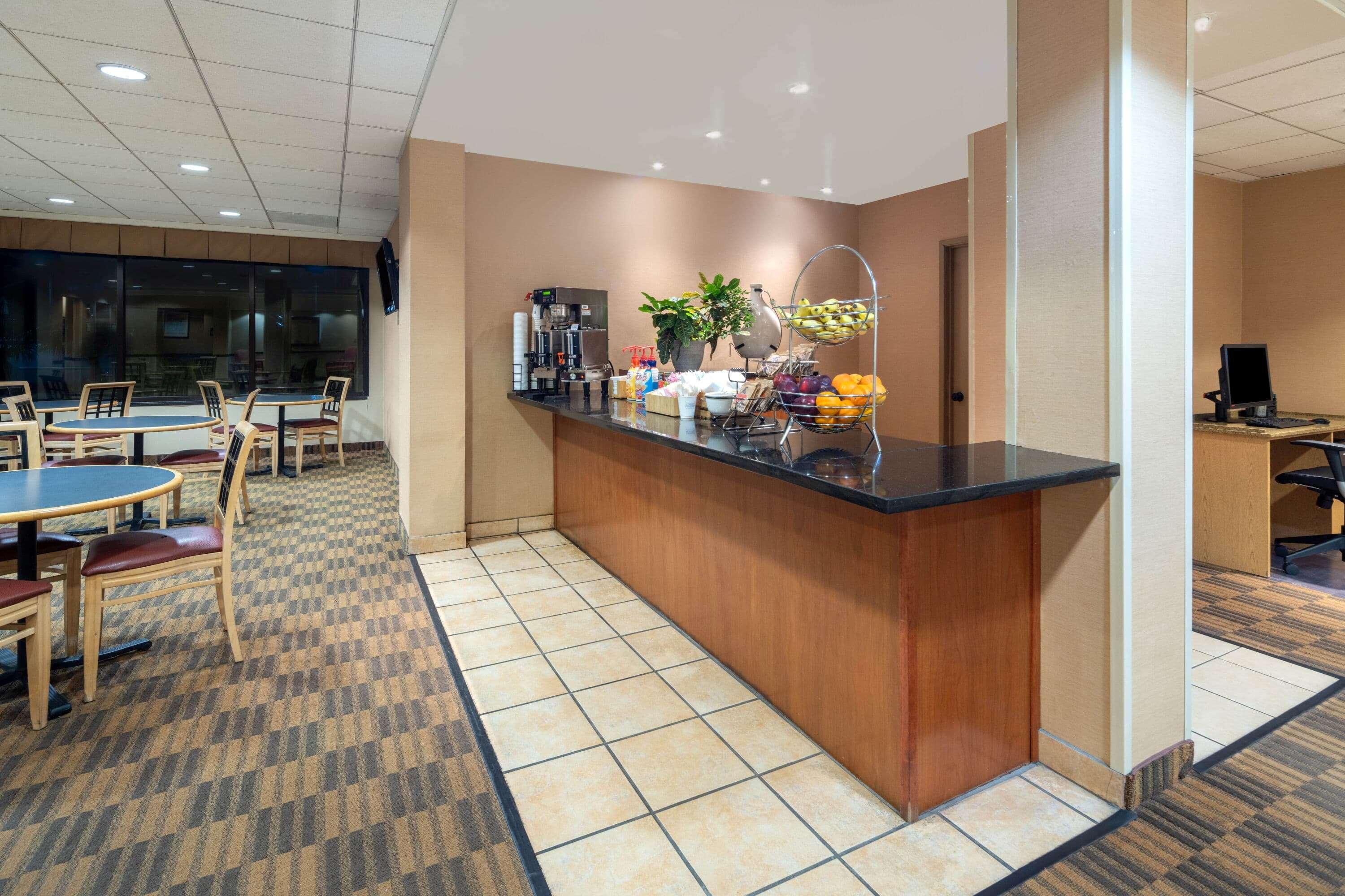 La Quinta By Wyndham Thousand Oaks-Newbury Park Exterior photo