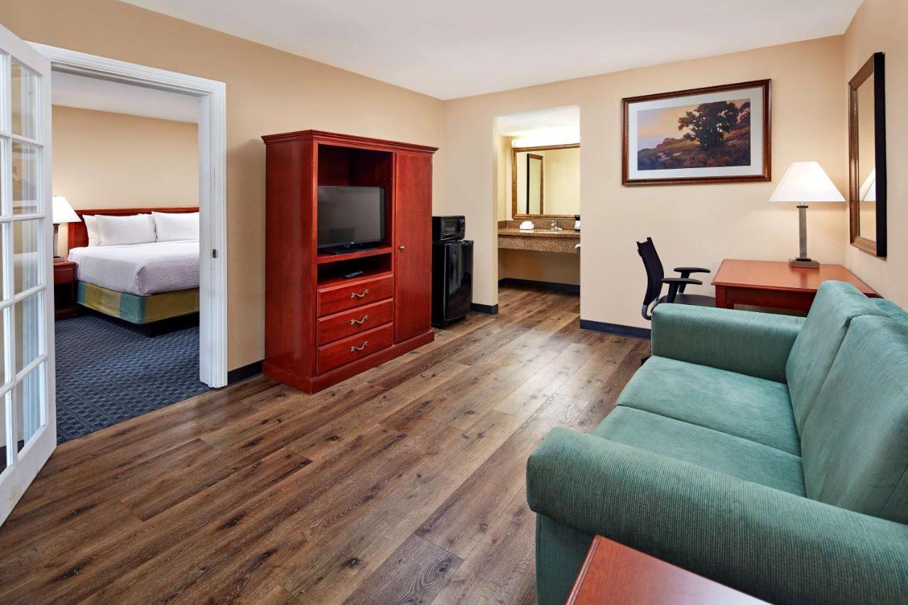 La Quinta By Wyndham Thousand Oaks-Newbury Park Exterior photo